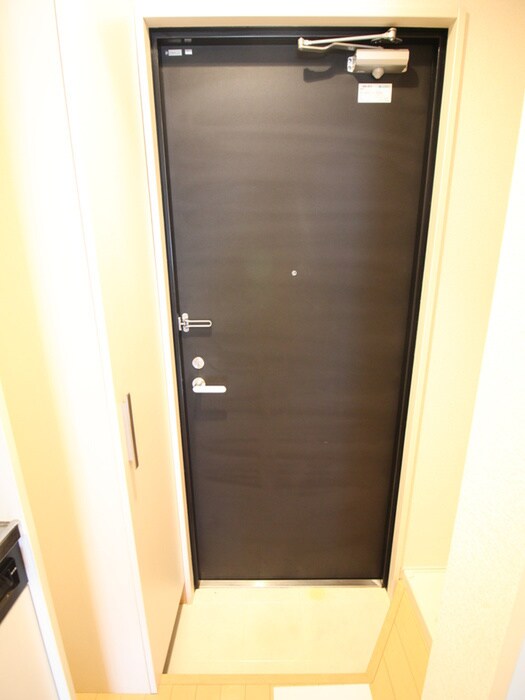 物件内観写真11　(玄関)