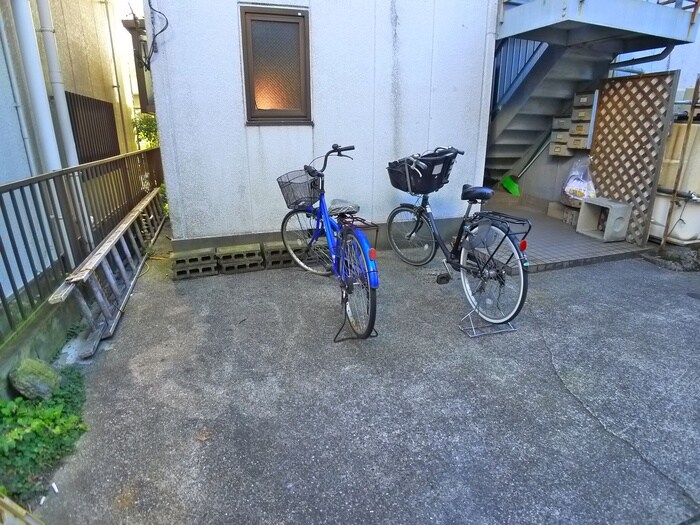 物件外観写真4　(駐輪場)
