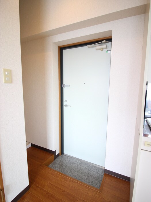 物件内観写真11　(玄関)