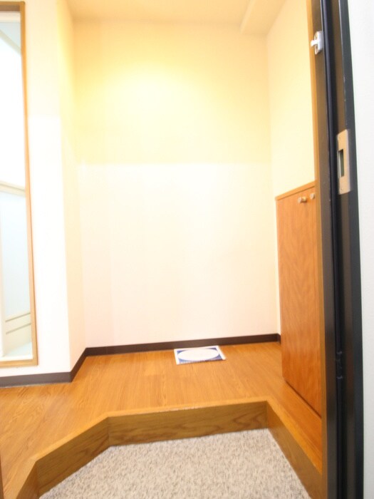 物件内観写真11　(玄関)