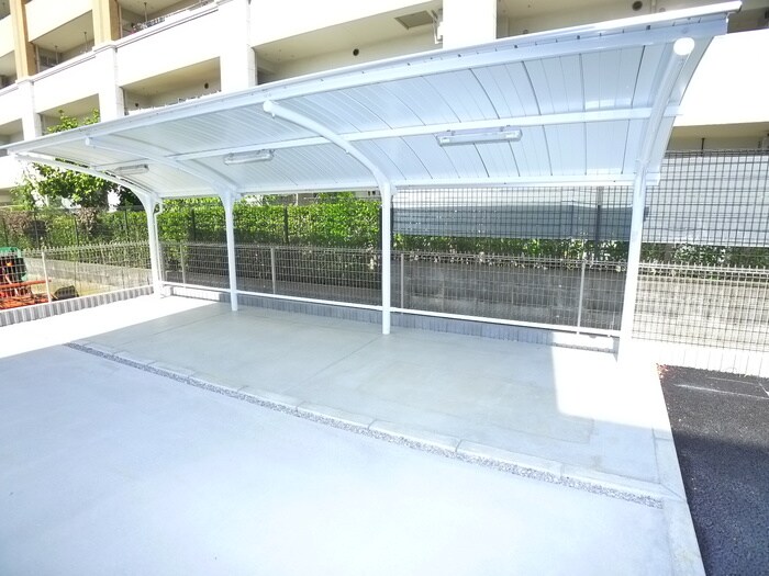 物件外観写真4　(駐輪場)