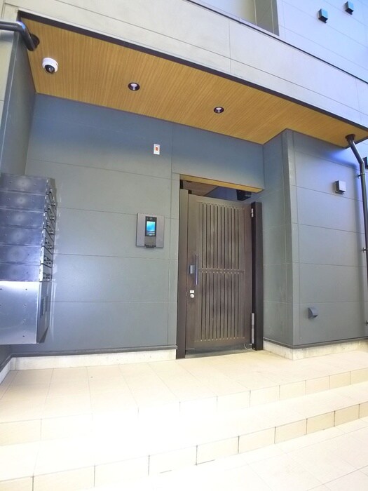 物件外観写真4　(エントランス部分)