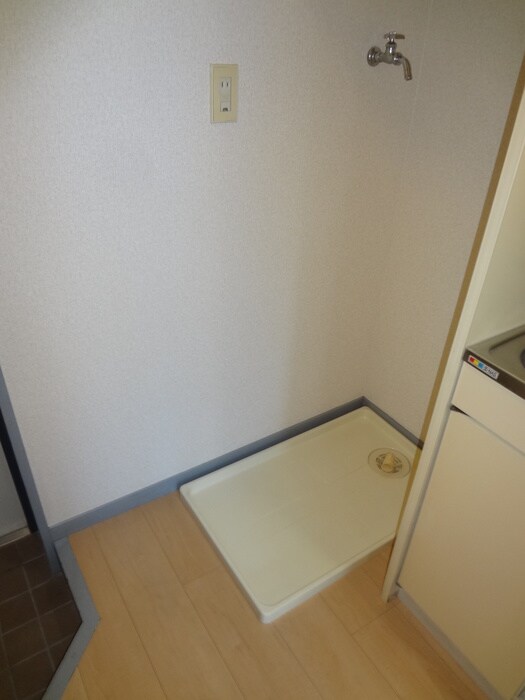 物件内観写真12　(洗濯機置場)