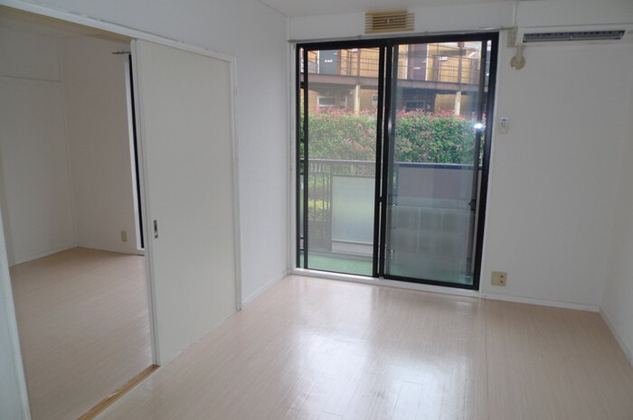 物件内観写真18　(室内からの展望)