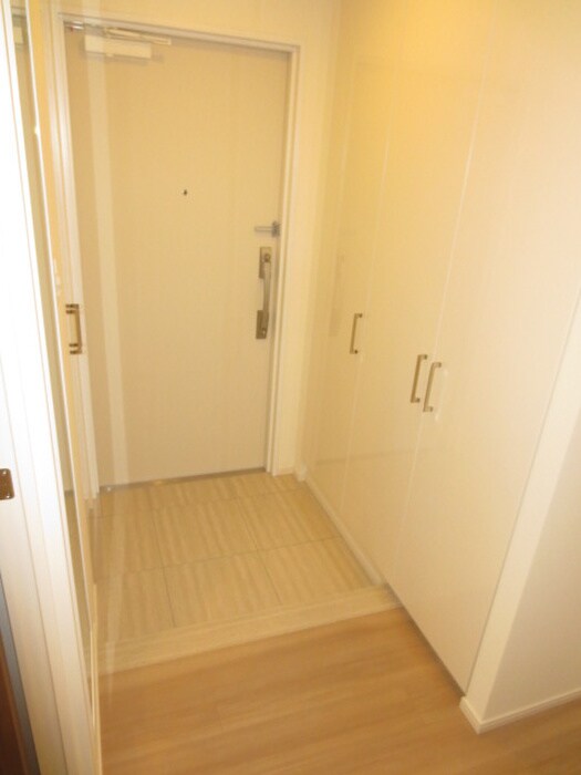 物件内観写真13　(玄関)