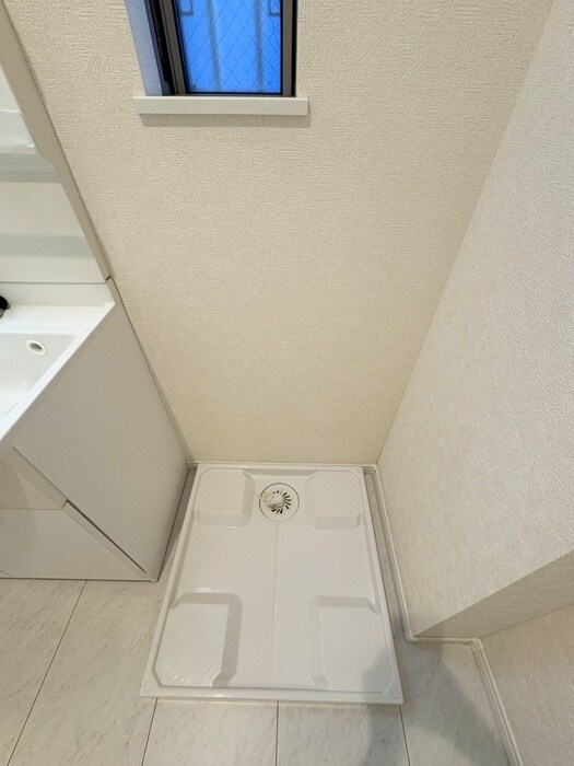 物件内観写真18　(洗濯機置場)