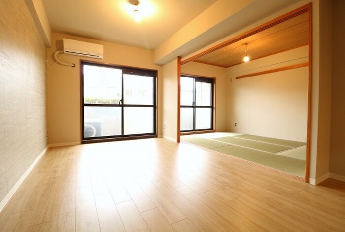 物件内観写真8　(室内からの展望)