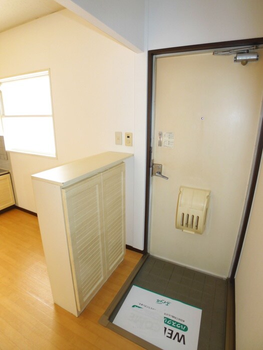 物件内観写真14　(玄関)