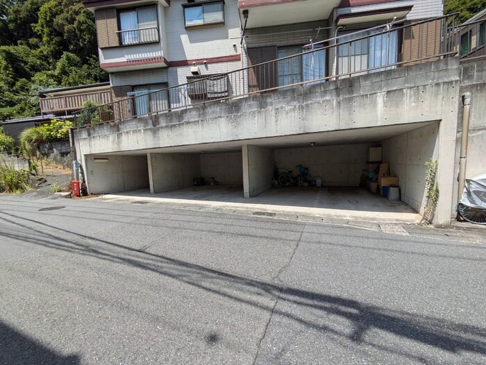 物件外観写真2　(駐車場)