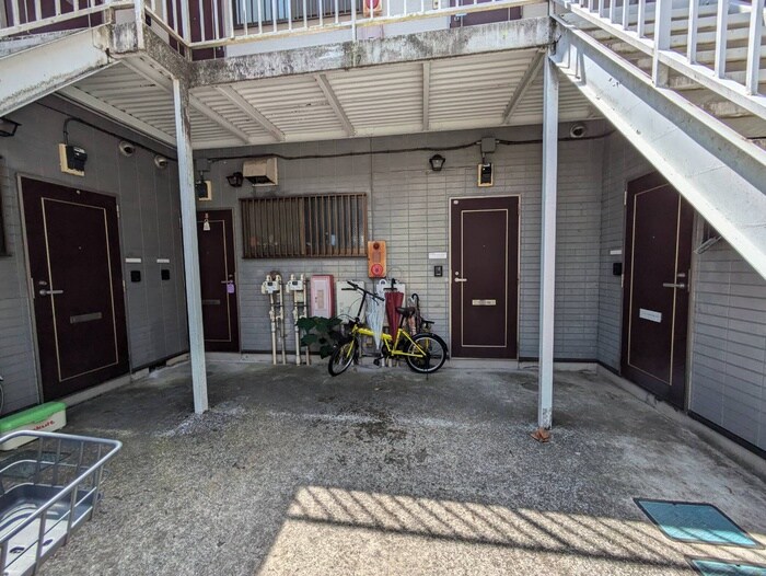 物件外観写真3　(エントランス部分)