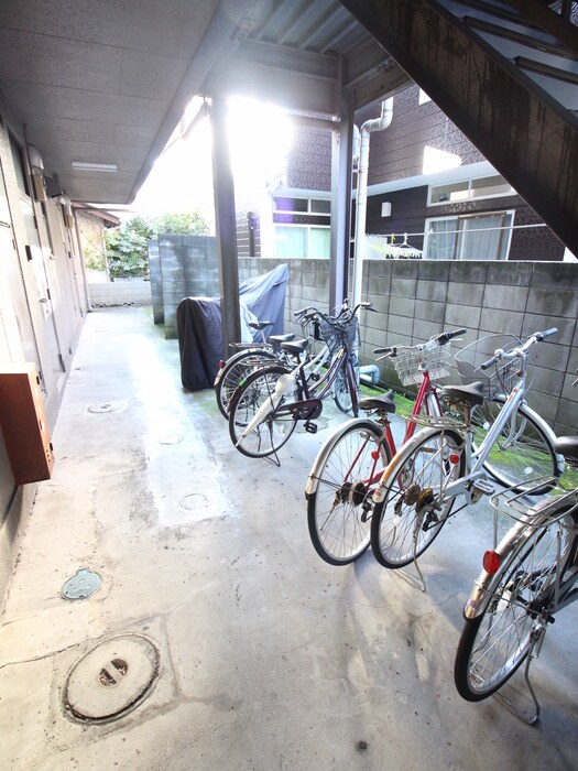 物件外観写真4　(駐輪場)