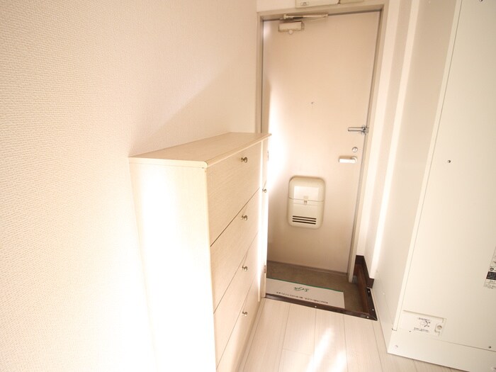 物件内観写真8　(玄関)