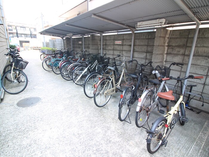物件外観写真4　(駐輪場)