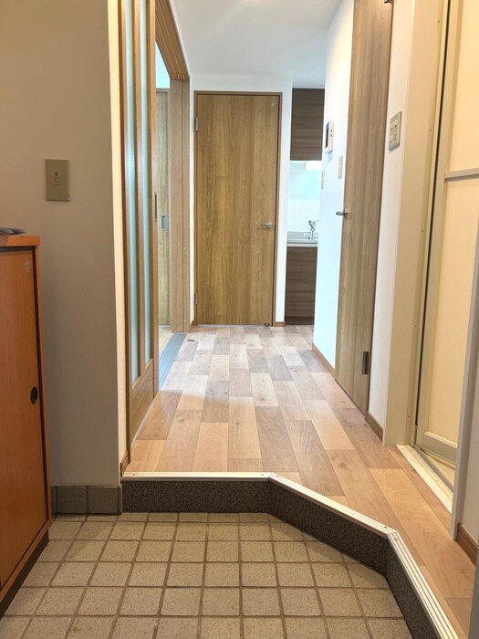 物件内観写真5　(玄関)