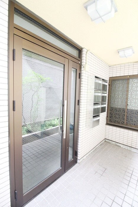 物件外観写真4　(エントランス部分)