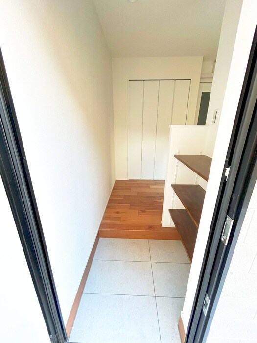 物件内観写真16　(玄関)