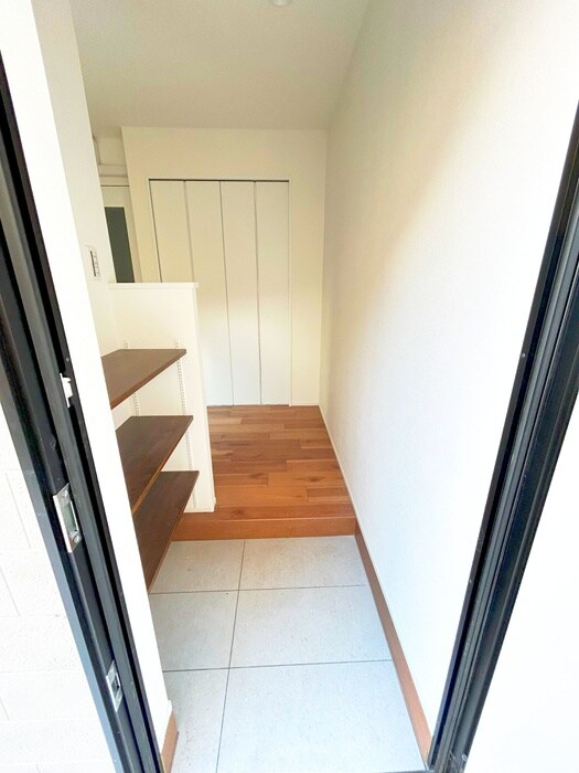 物件内観写真16　(玄関)