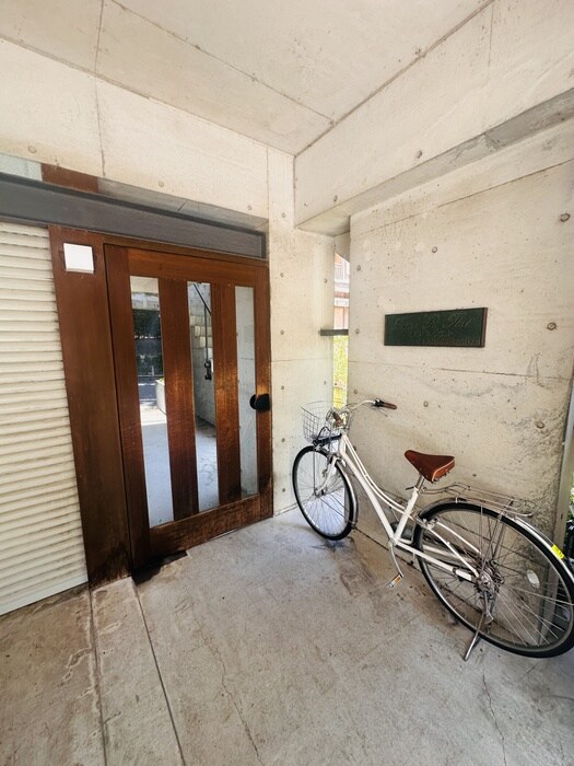 物件外観写真4　(エントランス部分)