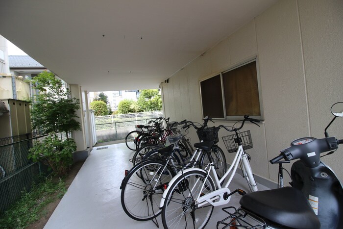 物件外観写真4　(駐輪場)