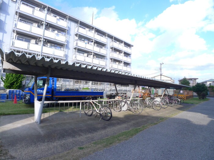 物件外観写真2　(駐輪場)