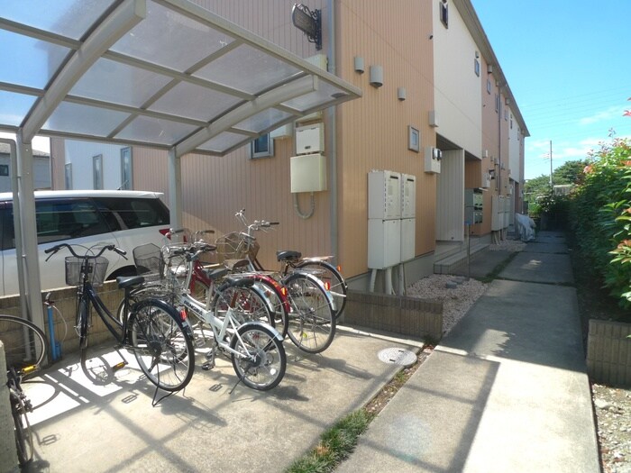 物件外観写真2　(エントランス部分)