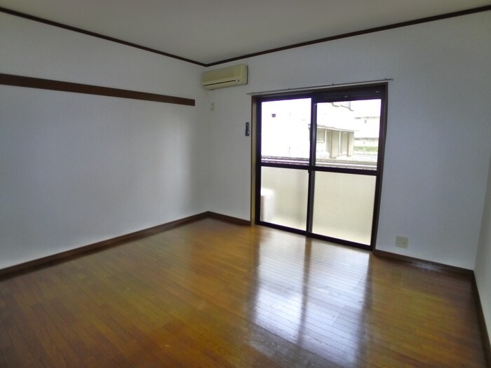 物件内観写真4　(室内からの展望)