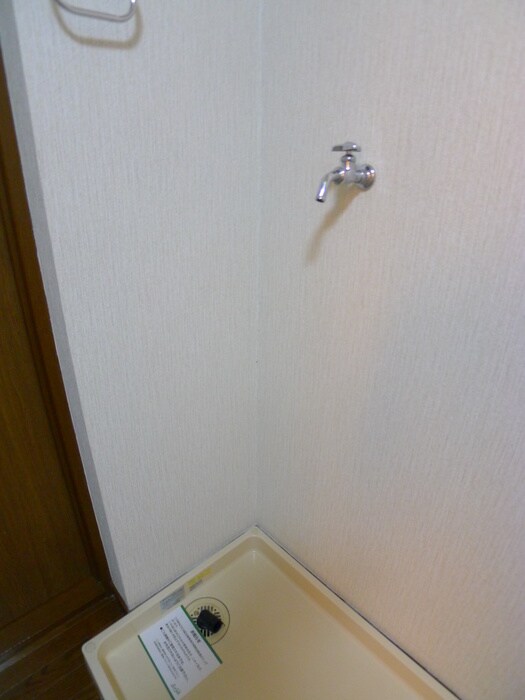 物件内観写真10　(洗濯機置場)