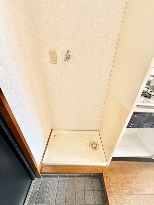 物件内観写真13　(洗濯機置場)