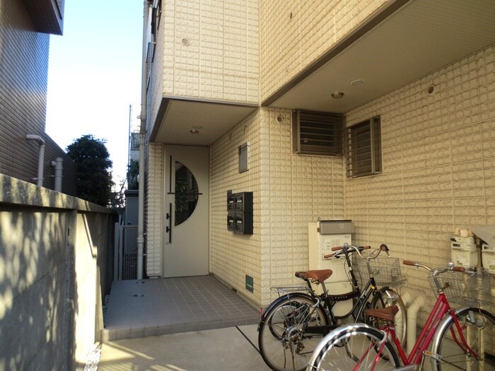 物件外観写真3　(エントランス部分)