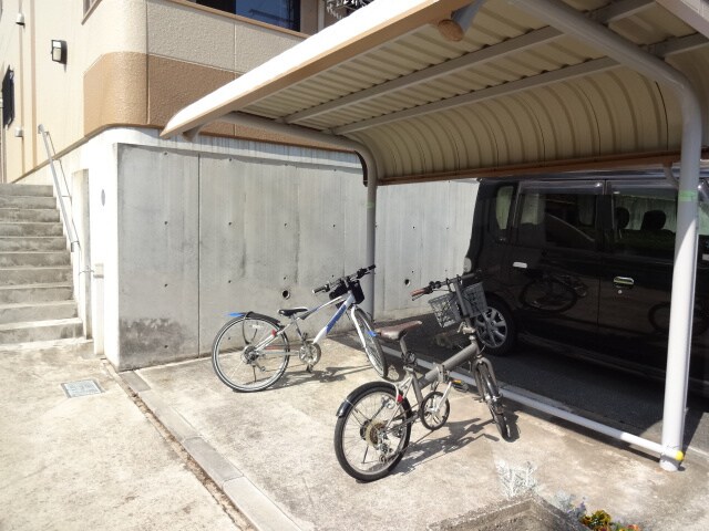 物件外観写真3　(駐輪場)