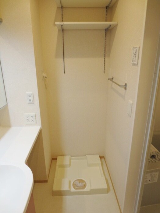 物件内観写真14　(洗濯機置場)