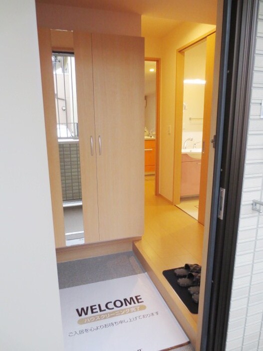 物件内観写真16　(玄関)