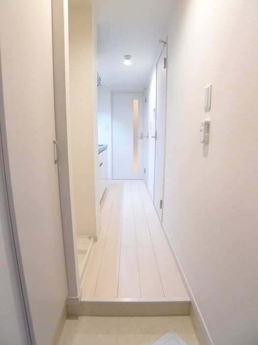 物件内観写真11　(玄関)