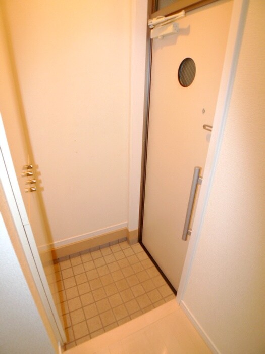 物件内観写真7　(玄関)