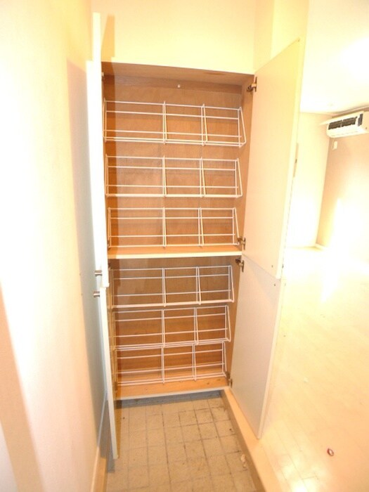 物件内観写真7　(玄関)