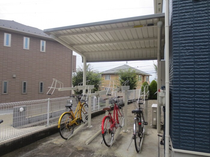 物件外観写真5　(駐輪場)