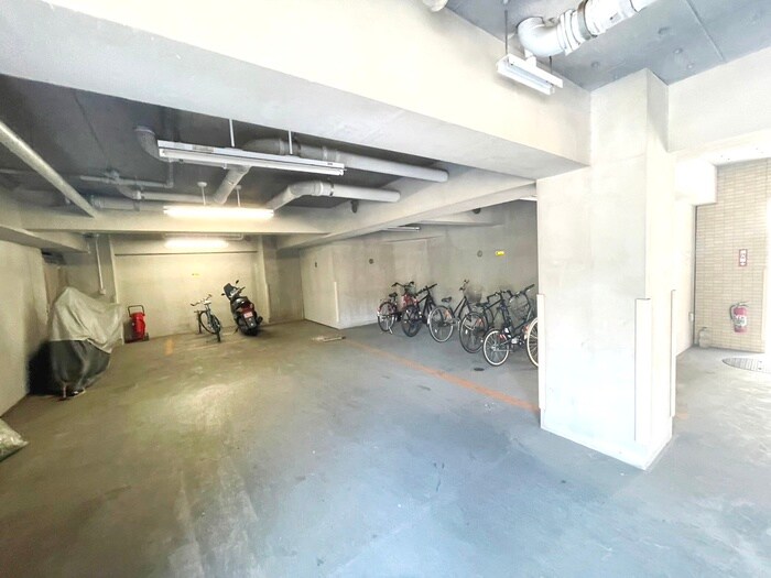 物件外観写真4　(駐輪場)