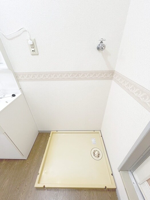 物件内観写真10　(洗濯機置場)