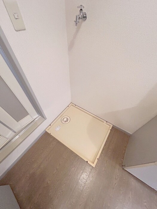 物件内観写真16　(洗濯機置場)