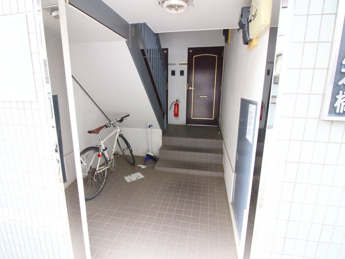 物件外観写真5　(エントランス部分)