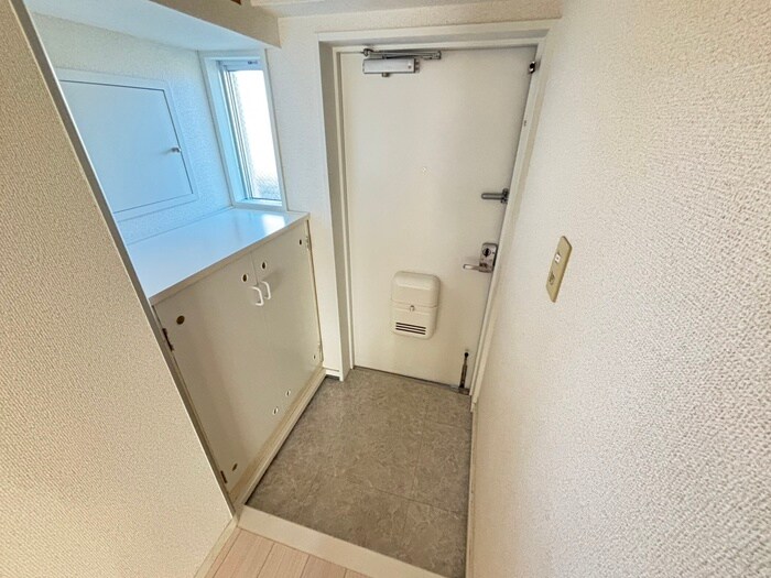 物件内観写真13　(玄関)