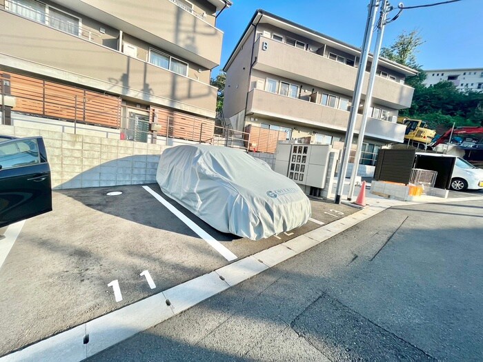 物件外観写真4　(駐車場)