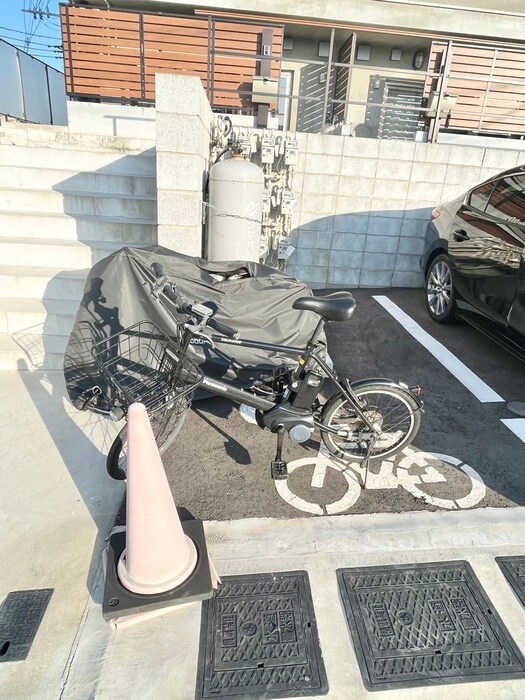 物件外観写真6　(駐輪場)