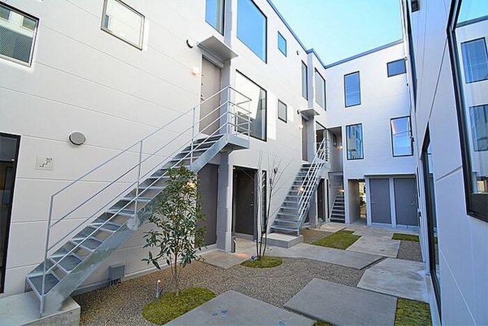 物件外観写真2　(エントランス部分)