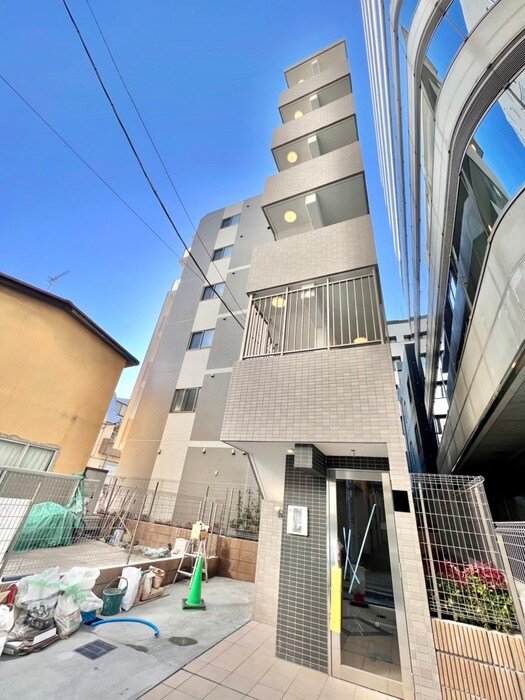 物件外観写真1　(エントランス部分)