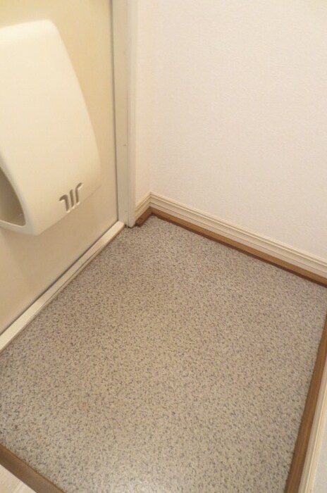 物件内観写真12　(玄関)