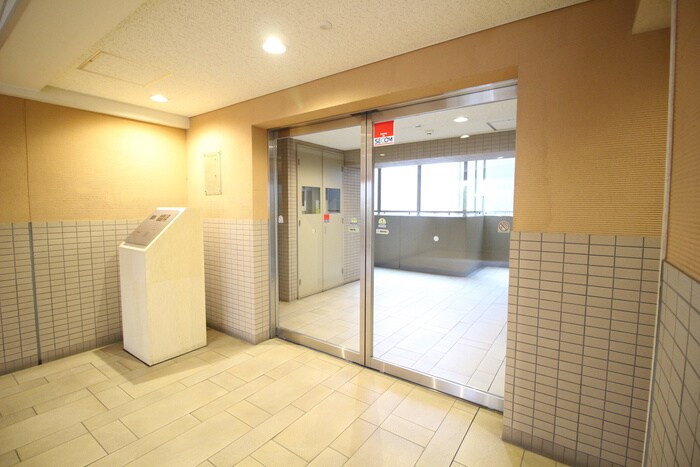 物件外観写真5　(エントランス部分)