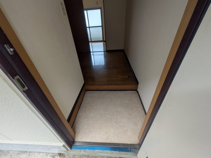 物件内観写真16　(玄関)