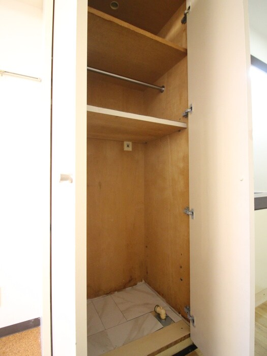 物件内観写真16　(洗濯機置場)