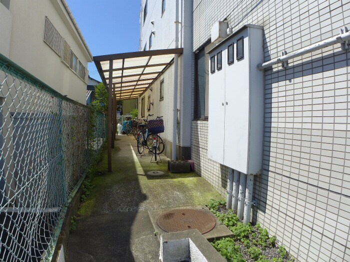 物件外観写真6　(駐輪場)